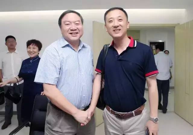 由西安市雁塔区医疗管理协会与8868体育官方网站(官方)登录入口集团主办的医路同心·光明论道——8868体育网站登录入口·西安2017斜视与小儿眼科学术会议在西安8868体育官方网站(官方)登录入口学术会议厅隆重召开。