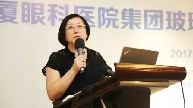 为提*8868体育官方网站(官方)登录入口集团玻璃体视网膜手术技术水平、促进玻璃体视网膜微创手术技术，以及玻切设备使用技术的提*，黎晓新院长开讲