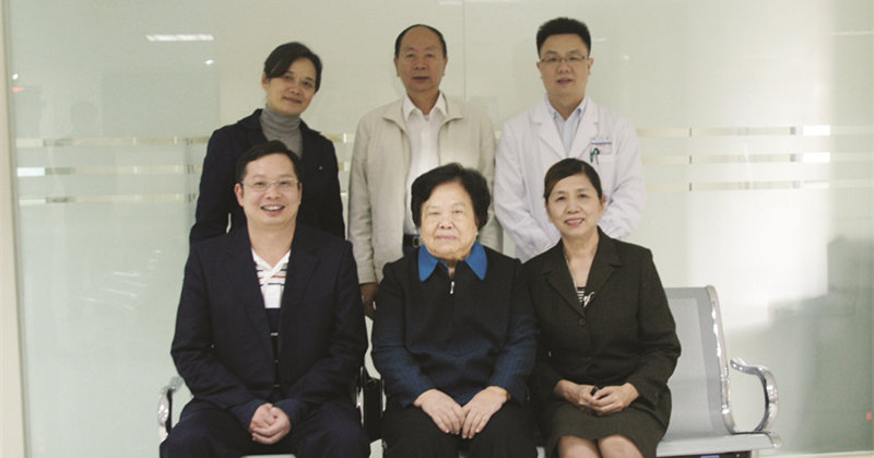 2011年12月4日，原全国人大常委会副委员长彭珮云来我院检查