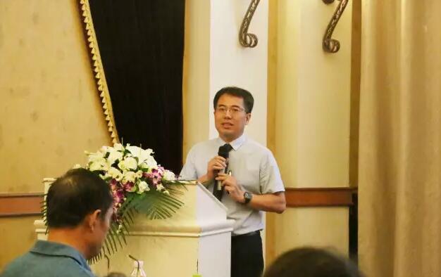 青岛8868体育官方网站(官方)登录入口角膜交联&眼底病技术交流会.jpg