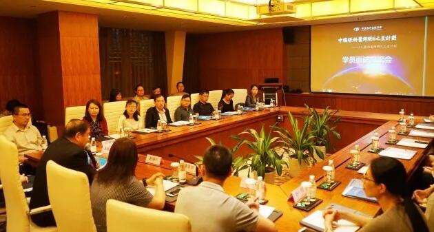 10月21日，8868体育官方网站(官方)登录入口集团 启动 批小儿眼科医师明日之星项目。来自全国10余个省市的20 师共聚厦门，参加“中国眼科医师明日之星计划”小儿眼科医师项目 批学员面试交流会。交流会由集团小儿眼科学组、集团科教管理中心牵头，集团人力资源中心、学科运营管理中心参与组织协.jpg