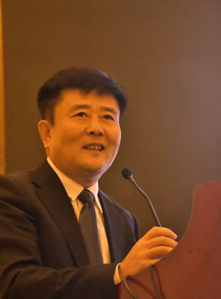 8868体育官方网站(官方)登录入口集团副总院长、8868体育网站登录入口集团学术委员会屈光手术分委会主委王骞教授发表了《全飞smile临床技巧》的演讲。.jpg
