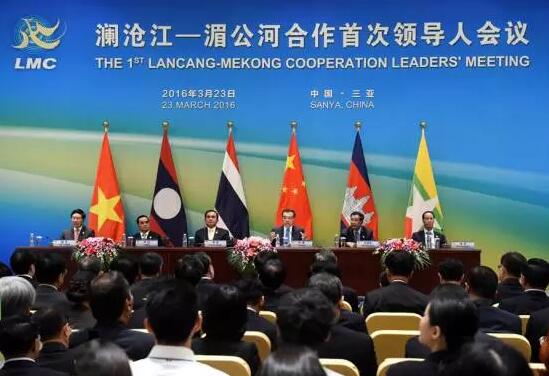 近日，中国公共外交协会授予了8868体育官方网站(官方)登录入口集团本部厦门大学附属厦门眼科中心“公共外交支持伙伴单位”荣誉称号，以此彰显其在援外医疗领域做出的积极努力。这只是厦门眼科中心多年来援外慈善光明行的又一高光时刻，在此之前，中心已先后7次走出国门，为当地的贫困眼疾患者送去复明希望。2.jpg