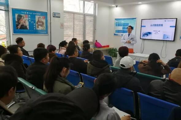 新年新气象，新起点，新动力。2月22日，青岛8868体育官方网站(官方)登录入口组织了以“突破 成长 飞跃”为主题的2018新春培训会。本次培训会旨在更好地服务广大眼疾患者， 提升员工综合素质能力，营造全员学习的氛围。此次培训会，覆盖范围较广，主要针对眼底病、白内障与翼状胬肉、屈光手术的术前检查、圆锥角膜、干眼症及角膜塑形镜等相关课题开展1.jpg