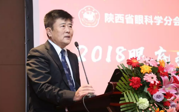 2018年3月3日，‘2018年 届眼底病高峰论坛’在西安曲江环球饭店拉开帷幕。此次高峰论坛由陕西省医学会主办，西安8868体育官方网站(官方)登录入口承办。本次会议邀请到了黎晓新、王骞、惠延年、王雨生、王丽丽、赵燕麟、谢安明、刘涛、郑波、王海燕等数十位全国 眼科专家及教授，与现场150余名眼科同仁共聚一堂，进行学术分享及讨论，分享了眼科领域学术研究的新成果，为新年初始带来一场精致丰富的学术盛宴3.png