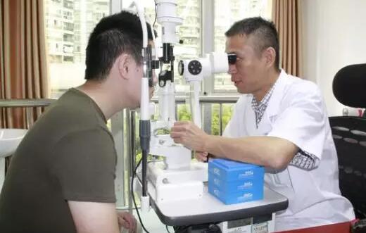 厦门大学附属厦门眼科中心吴护平副院长、李明翰博士、林宝娇主任荣获厦门大学医学院 个人，以表彰他们在2017年度工作中取得的 成绩。自2006年6月起厦门眼科中心成为厦门大学附属医院，成为厦门大学的一个有机组成部分3.jpg