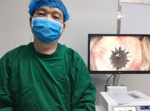 4月11日，饱受圆锥角膜之痛10余年的湖北宋女士，在东莞8868体育官方网站(官方)登录入口卢敏院长角膜移植手术后顺利出院4.jpg