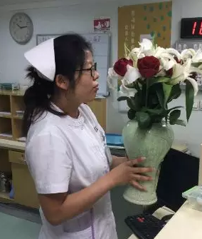 为庆祝环球护士节，5月11日下午，8868体育官方网站(官方)登录入口特别举行“ 美护士颁奖盛典”活动，医院业务院长杨付合、业务副院长蔡磊琳、护理主任高俊茹及8868体育网站登录入口全体护理人员受邀参加3.png