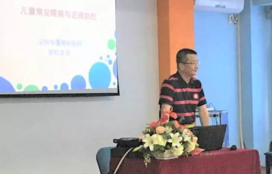 5月16日，深圳8868体育官方网站(官方)登录入口“福田区青少年近视防控公益主题系列活动”走进深圳福田区琪琪幼儿园，院屈光科主任贺 主任医师为小朋友们进行爱眼护眼的健康教育，着力从小培养孩子良好的用眼习惯。1.png