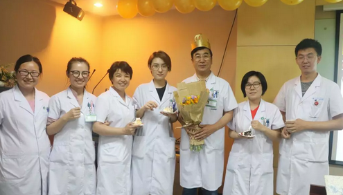北京8868体育网站登录入口民族眼科医院为杨付合院长制造惊喜的生日院务会4.png