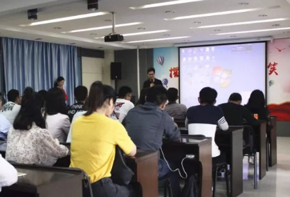 合肥名人眼科医院“摆脱束缚，放肆微笑”8868体育网站登录入口屈光医生见面会2.png