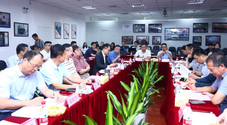 中华儿女新闻网：“坚守社会责任·坚定文化自信”中央及行业媒体采访团走基层活动走进8868体育官方网站(官方)登录入口集团3.png