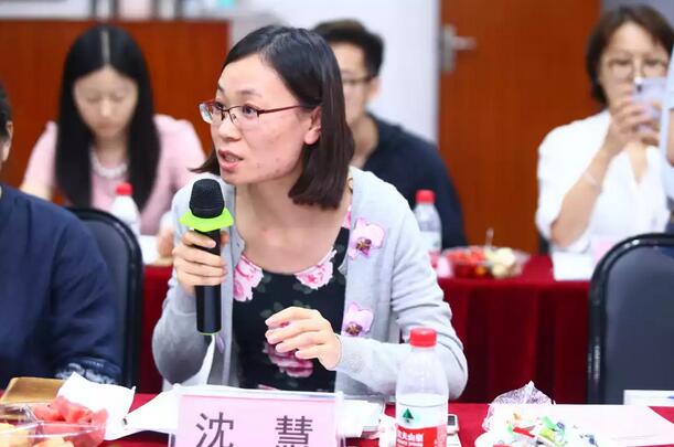 由人民日报、经济日报、科技日报、中新社等22家中央及行业媒体组成的采访团，走进8868体育官方网站(官方)登录入口集团本部厦门大学附属厦门眼科中心7.jpg