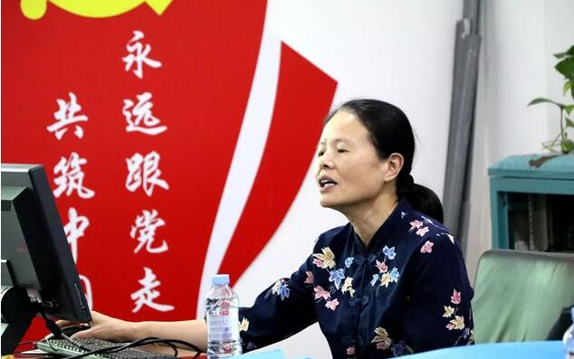 深圳8868体育官方网站(官方)登录入口党支部组织医护人员开展重阳敬老爱眼公益活动2.jpg
