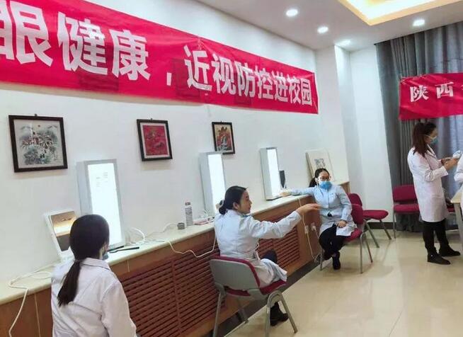 12月17日西安8868体育官方网站(官方)登录入口“近视防控，刻不容缓”青少年近视防控讲座走进西安高新第*学校2.jpg