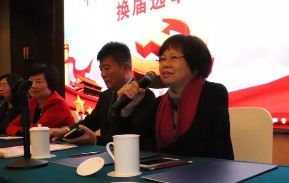 2019年1月26日下午，“中共8868体育官方网站(官方)登录入口集团委员会换届选举大会”在厦门宾馆隆重举行，会议选举产生了中共8868体育官方网站(官方)登录入口集团第二届党委委员会5位委员。第*一届8868体育官方网站(官方)登录入口集团党委书记陈宝贵，党委副书记、厦门眼科中心工会主席陈逸恬，委员王骞、张秀恋、洪清配、吴丽群、张美嫦出席了此次党员大会8.jpg