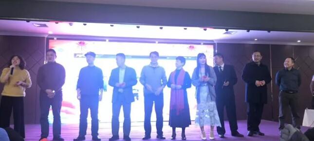 1月25日宜昌8868体育官方网站(官方)登录入口全体医护人员欢聚一堂齐迎新年联欢晚会1.jpg