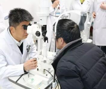 重庆8868体育官方网站(官方)登录入口安晓巨副院长：白内障手术什么时候做 ？1.jpg