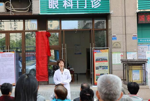 深圳8868体育官方网站(官方)登录入口“名家工作室”正式在深圳招商花园城社康中心揭牌3.jpg