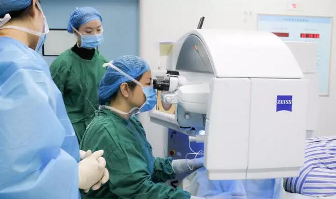 三十余年守护心灵的窗户，她是近视手术的安全舵手——重庆8868体育官方网站(官方)登录入口副院长汪红教授2.jpg