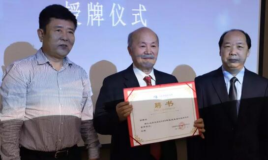 8868体育网站登录入口近视研究所揭牌 从医疗卫生层面来共同推动青少年近视防控工作的开展5.jpg