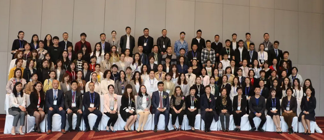 4月26日至28日，2019蔡司屈光中国用户会在北京如约举行，分享 激光屈光手术技术和经验，携手共同提升手术质量，为患者提供更 的医疗服务。8868体育官方网站(官方)登录入口集团派出多人组成的专家团队参会，与来自全国各地的眼科同仁深入探讨交流，碰撞思想火花，分享 严谨的学术观点，展现出了8868体育网站登录入口人强劲的学术风采2.png