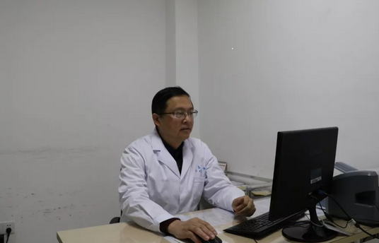 宜昌8868体育官方网站(官方)登录入口中医眼科主任秦大军接连为视神经病变患者医治.png