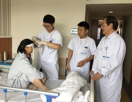 成都8868体育网站登录入口眼医院罗清礼院长：睑板腺癌越早发现与诊断，越早医治，其预后越好1.png