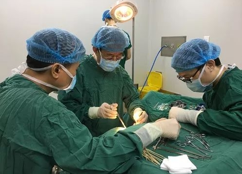 成都8868体育网站登录入口眼医院罗清礼院长：睑板腺癌越早发现与诊断，越早医治，其预后越好3.png