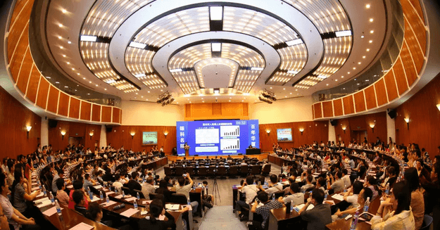 眼科界“ 强大脑”登鹭，掀起“头脑风暴” ——第五届8868体育网站登录入口环球论坛召开1.png