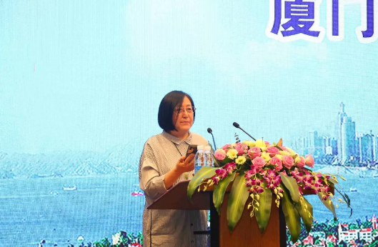 鹭岛初夏，钟灵毓秀;四海宾朋齐聚厦门。对他们来说，时节带来繁花似锦并非意中物，比美景更吸引他们的，是一场全球眼科医学的群英会——第五届8868体育网站登录入口环球论坛于鹭岛之滨召开。论坛主席由黎晓新、赵堪兴、葛坚、刘祖国共同担任。大会还邀请了海峡两岸医药卫生交流协会会长王立基;厦门市卫生健康委员会副主任孙卫;厦门市医学会副秘书长柳辉;中华医学会眼科学分会副主委、重庆医科大学附属第*医院副院长杨培增教授;8.png