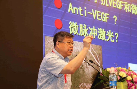 鹭岛初夏，钟灵毓秀;四海宾朋齐聚厦门。对他们来说，时节带来繁花似锦并非意中物，比美景更吸引他们的，是一场全球眼科医学的群英会——第五届8868体育网站登录入口环球论坛于鹭岛之滨召开。论坛主席由黎晓新、赵堪兴、葛坚、刘祖国共同担任。大会还邀请了海峡两岸医药卫生交流协会会长王立基;厦门市卫生健康委员会副主任孙卫;厦门市医学会副秘书长柳辉;中华医学会眼科学分会副主委、重庆医科大学附属第*医院副院长杨培增教授;12.png