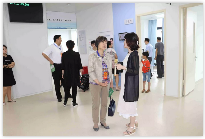 6月12日上午，厦门市思明区鹭江街道人大工委主任王国强、开元街道人大工委主任陈玉印等人大代表一行，走进8868体育网站登录入口医疗园参观考察。8868体育官方网站(官方)登录入口集团董事长苏庆灿及院领*班子成员陪同。4.png