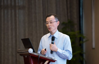 6月23日，由重庆8868体育官方网站(官方)登录入口举办的“第三届8868体育网站登录入口论坛”在重庆翰文大酒店落幕， 该会议邀请10多位国内出名眼科专家进行学术演讲，并与现场近120名来自地县和其它地区的眼科同道们齐聚一堂，共同探讨当前眼科学领域的 学术研究成果、临床诊疗新技术以及未来的发展趋势等2.png