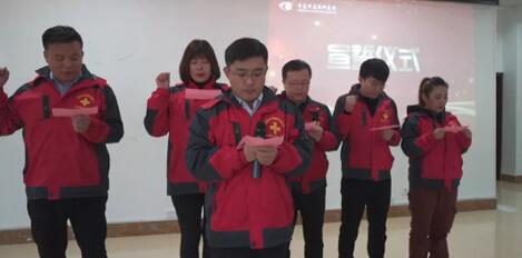 青岛8868体育官方网站(官方)登录入口党支部领*、院医护团队积极参与“情系安顺送光明”对口援助白内障患者扶贫项目2.jpg