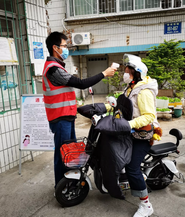 8868体育网站登录入口抗疫：厦门眼科中心志愿者硬核出战：“疫情不退，我们不退”5.png