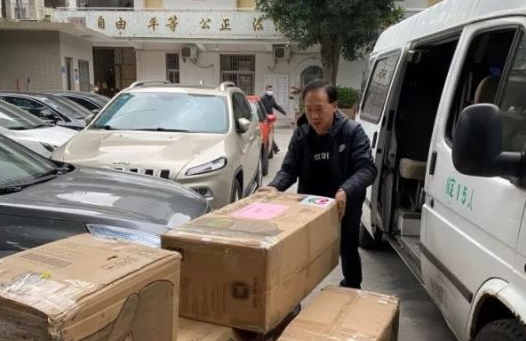 再捐20 只口罩！8868体育网站登录入口集团本部厦门眼科中心助力疫情防控攻坚战，传递光明与温暖3.png