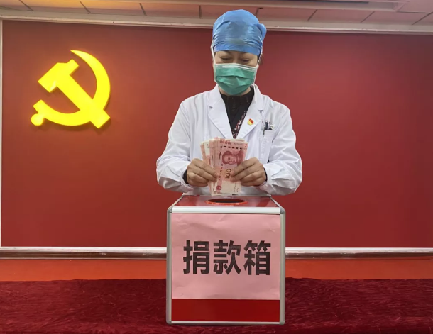 以初心践行医者使命，以匠心呵护患者眼健康——厦门眼科中心潘美华教授1.png