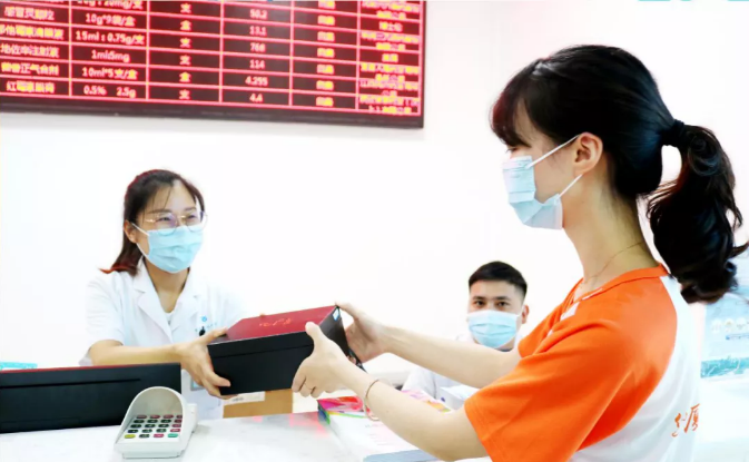 公益助力高考 爱心情暖8868体育网站登录入口 ——重庆8868体育官方网站(官方)登录入口工会助力高考暨关爱员工活动进行中2.png