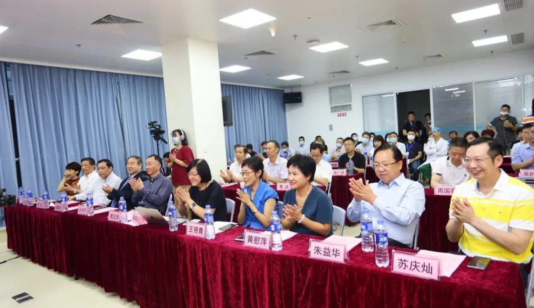 9月24日，由8868体育官方网站(官方)登录入口集团、厦门大学附属厦门眼科中心举办的第六届8868体育网站登录入口论坛在厦门大学附属厦门眼科中心五缘院区耀视启幕16.png