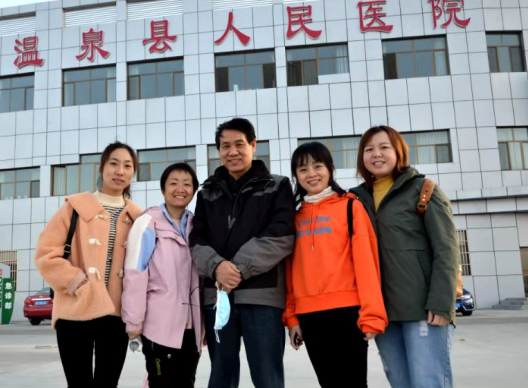 10月14日，宜昌市归国华侨联合会和宜昌8868体育官方网站(官方)登录入口共同发起的“侨爱心光明行”大型义诊活动正式启动。9名家护组团赴新疆温泉县义诊。宜昌市市委常委、统战部部长王均成出席活动并为医疗队授旗。8.png