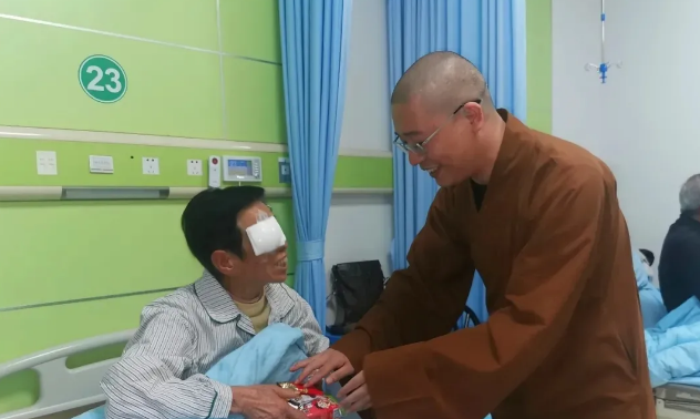 崇慈向善·与爱同行！厦门眼科中心携手鸿山慈善会助力贫困眼疾患者重获光明1.png