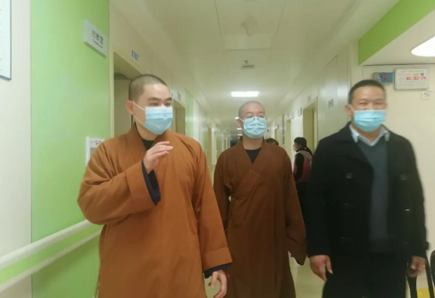 崇慈向善·与爱同行！厦门眼科中心携手鸿山慈善会助力贫困眼疾患者重获光明3.png
