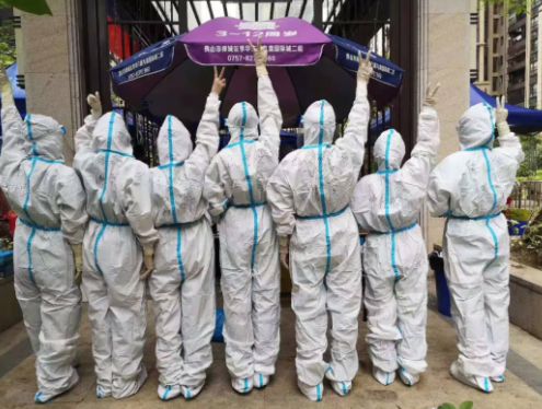 再获央媒报道点赞！8868体育网站登录入口医护团队用行动诠释战疫“最美身影”12.png