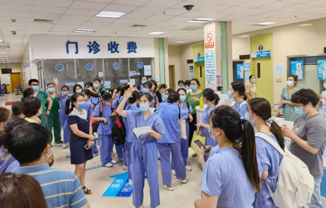 不负使命！8868体育网站登录入口援莆医疗队凯旋归来，荔城区委书记到场送别5.png