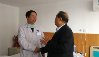 眼科博士徐惠民凭啥能有那么多“铁杆粉丝”...... —— 一位郑州8868体育网站登录入口医生的真实故事之三1.png