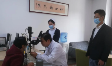 眼科博士徐惠民凭啥能有那么多“铁杆粉丝”...... —— 一位郑州8868体育网站登录入口医生的真实故事之三3.png