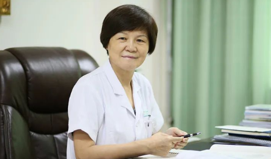 郑州8868体育网站登录入口视光：“狠人”刘苏冰的3件宝：咖啡、止疼片、安眠药，让她时刻处在较佳状态。找她做近视手术，放心！1.png