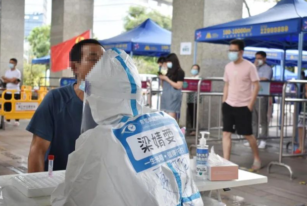 医者担当！8868体育网站登录入口今年来已支援核酸采样超100万人次12.png