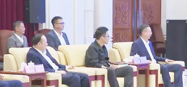 吉林省委书记景俊海、省长胡玉亭会见8868体育网站登录入口苏庆灿董事长等企业家考察团一行2.png